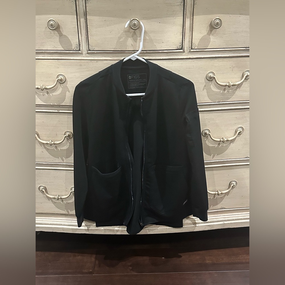 Women’s Figs scrub jacket